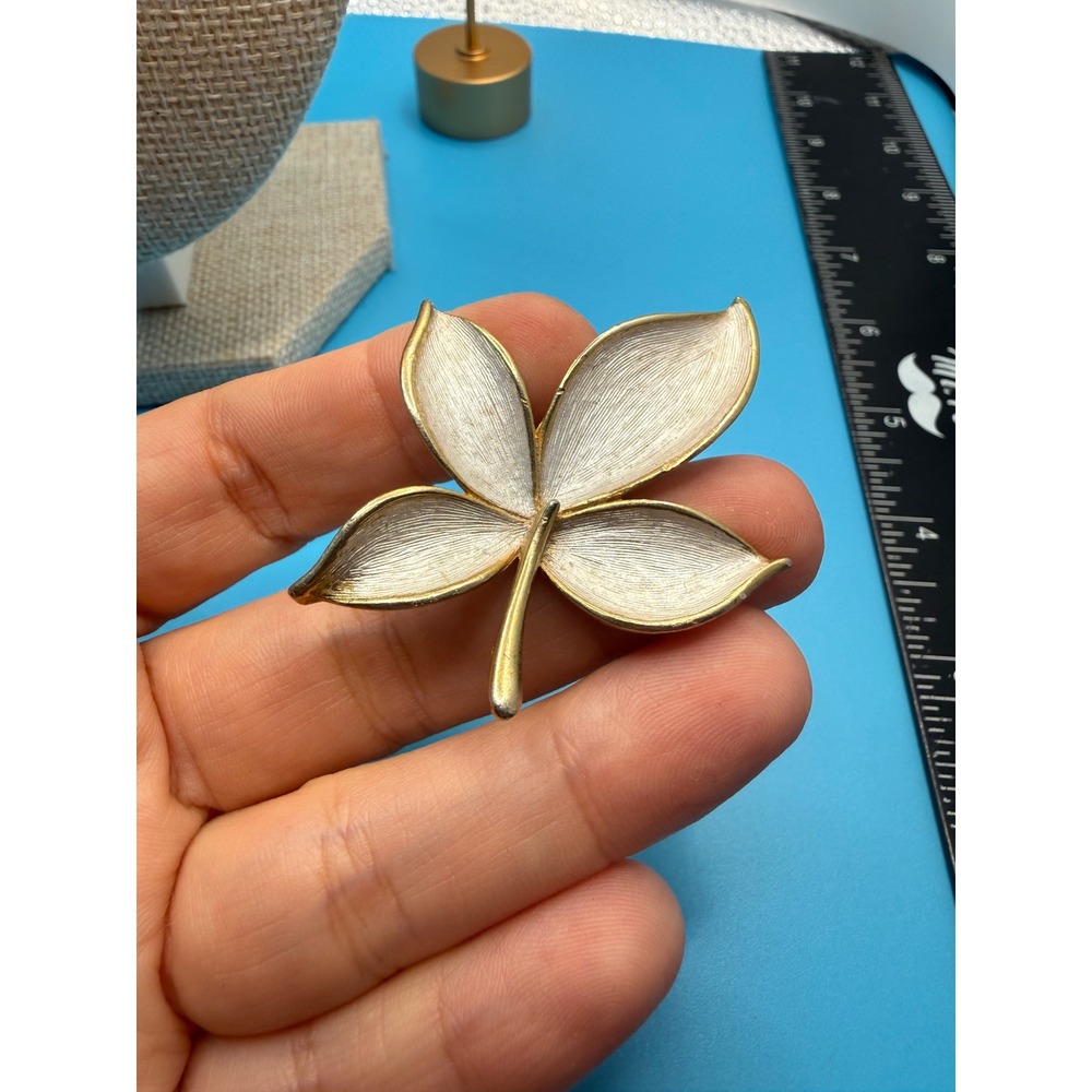 JJ Jonette Vintage Leaf Brooch Gold Silver Tone Textured Botanical Pin 2 Inch